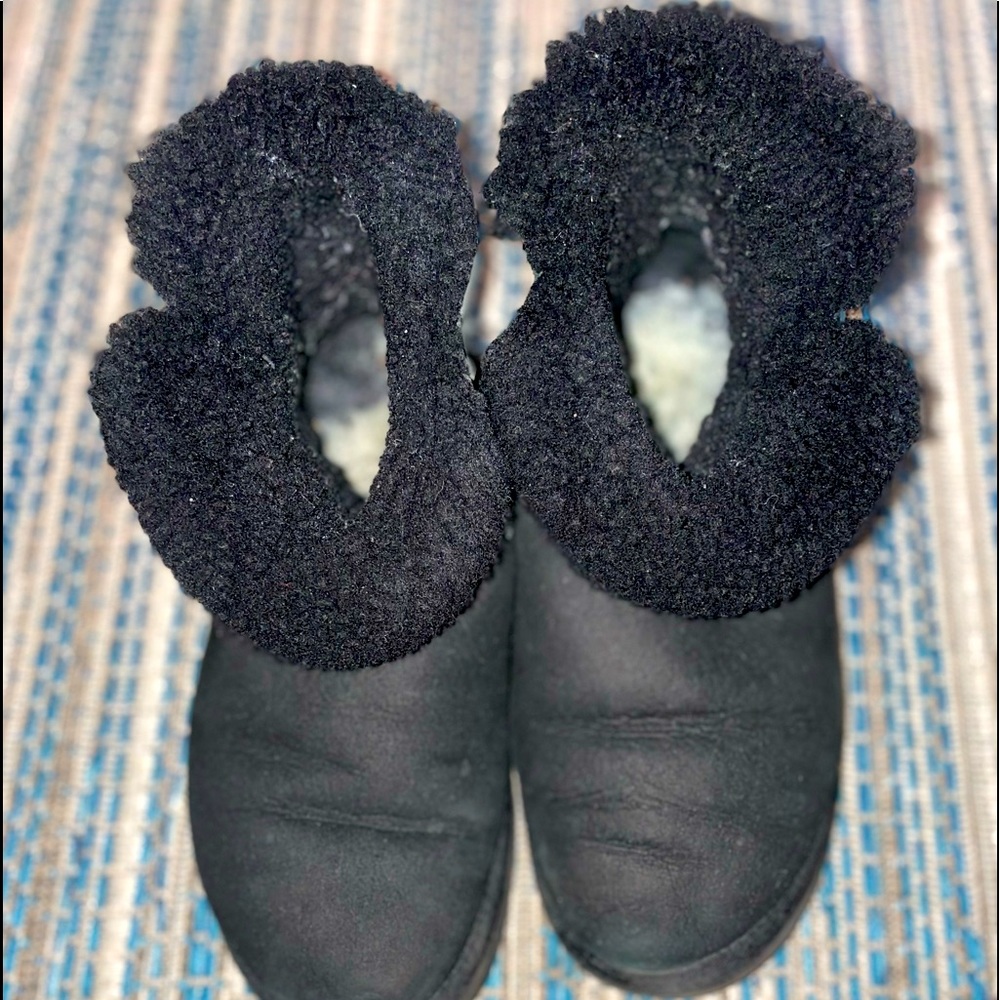 ✨ UGG Mini Bailey Button II Booties ✨